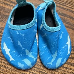 Toddler water shoes size 5-5.5